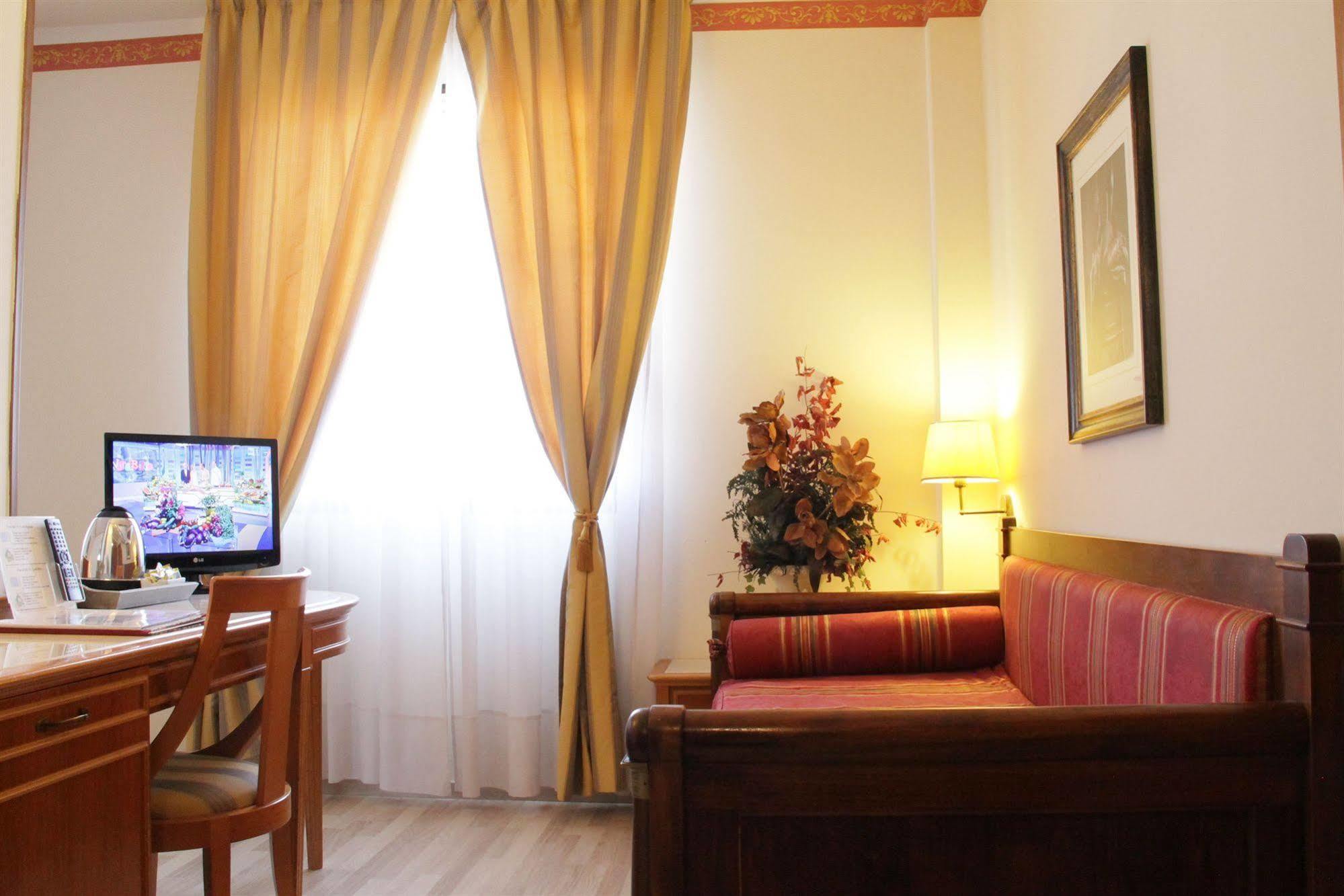 Hotel Michelangelo Σασουόλο Εξωτερικό φωτογραφία