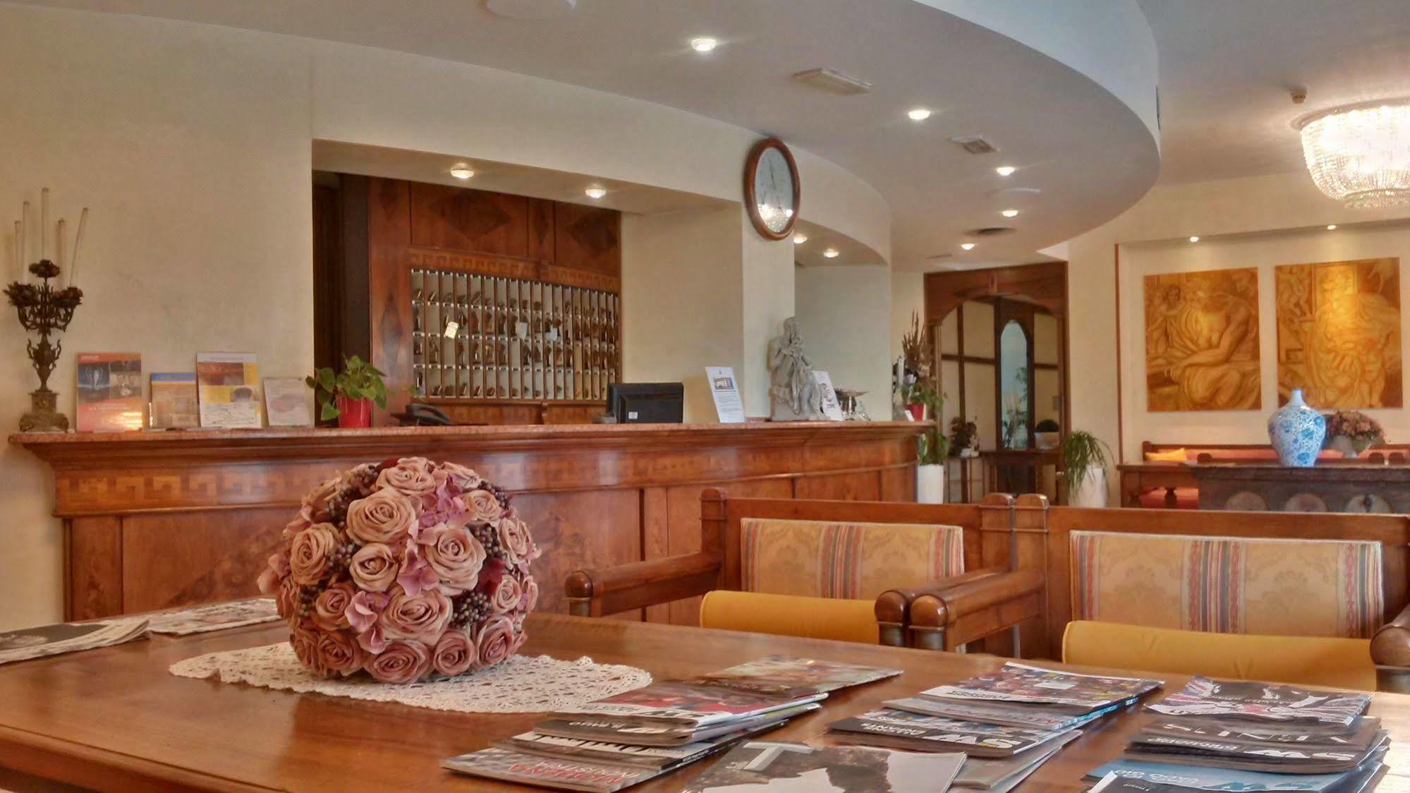 Hotel Michelangelo Σασουόλο Εξωτερικό φωτογραφία