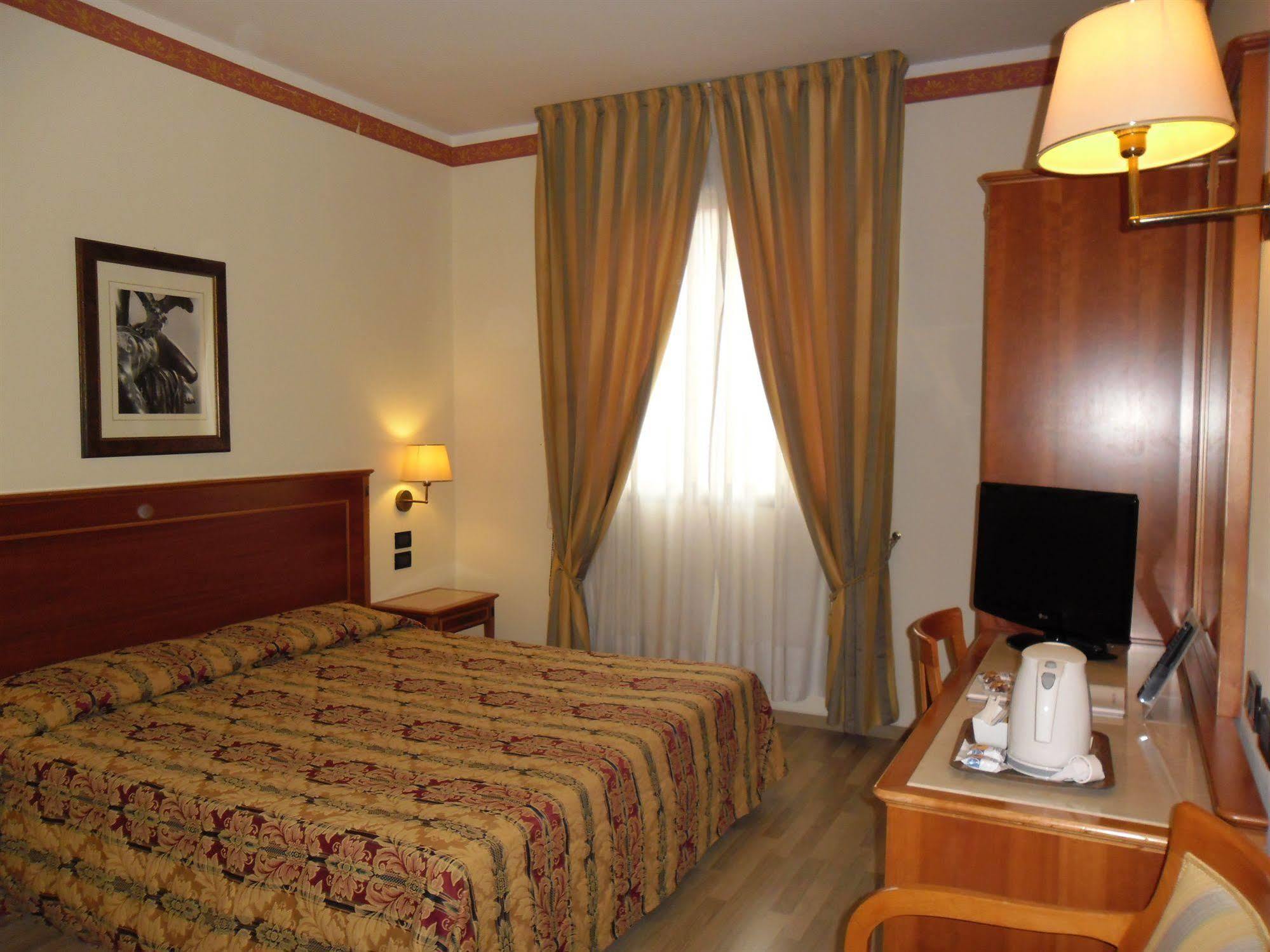 Hotel Michelangelo Σασουόλο Εξωτερικό φωτογραφία